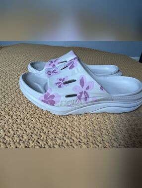 HOKA Vibrant Bloom Ora Slide 3 Sandals Womens Size 10 Mens Size 8